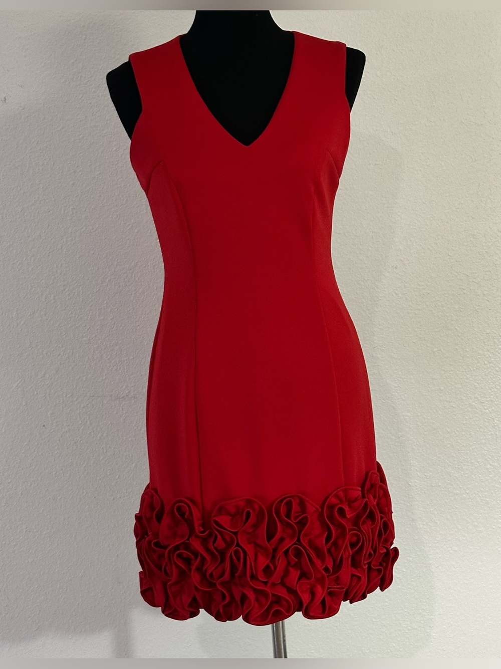 Donna Ricco Red V-Neck Sheath Dress 3D Rosette Cupcake Hem Size 4